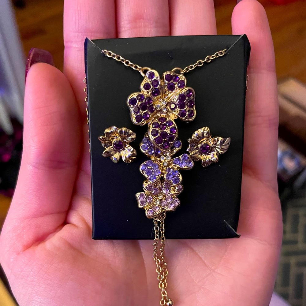 Necklace and earring set